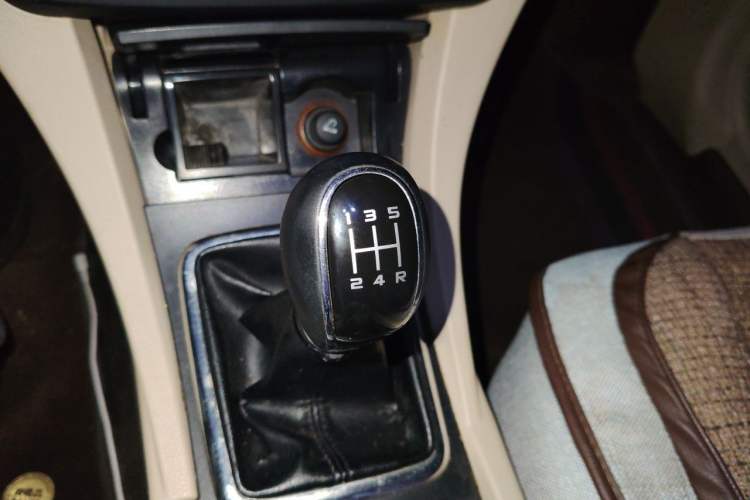 Used Geely Auto Emgrand 2017 Sedan Million Edition 1.5L Manual Fashion Model Gear Lever