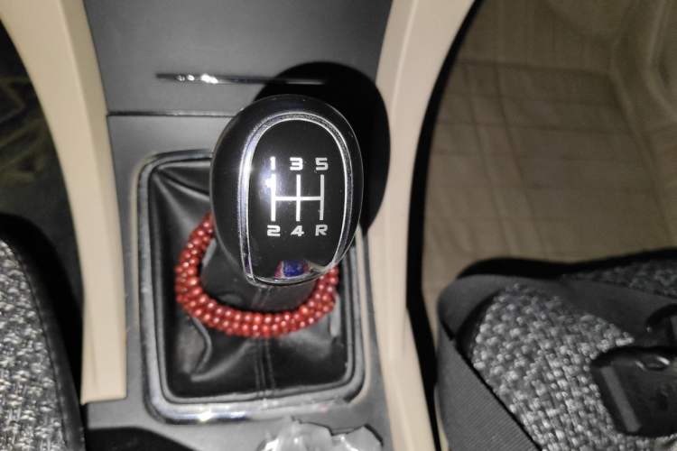 Used Geely Auto Emgrand 2017 Sedan Million Edition 1.5L Manual Luxury Model Gear Lever