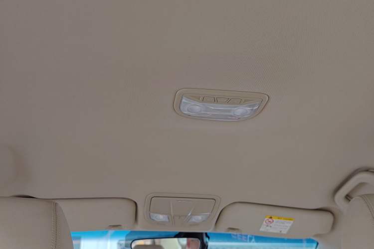 Used Geely Auto Emgrand 2017 Sedan Million Edition 1.5L Manual Luxury Model Headliner