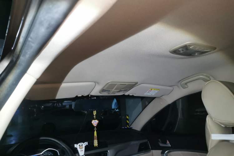 Used Geely Auto Emgrand 2017 Sedan Million Edition 1.5L Manual Luxury Model Headliner