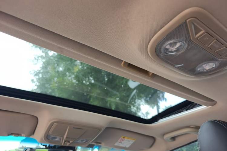 Used Geely Auto Emgrand 2017 Sedan Million Edition 1.5L CVT Upward Version Headliner