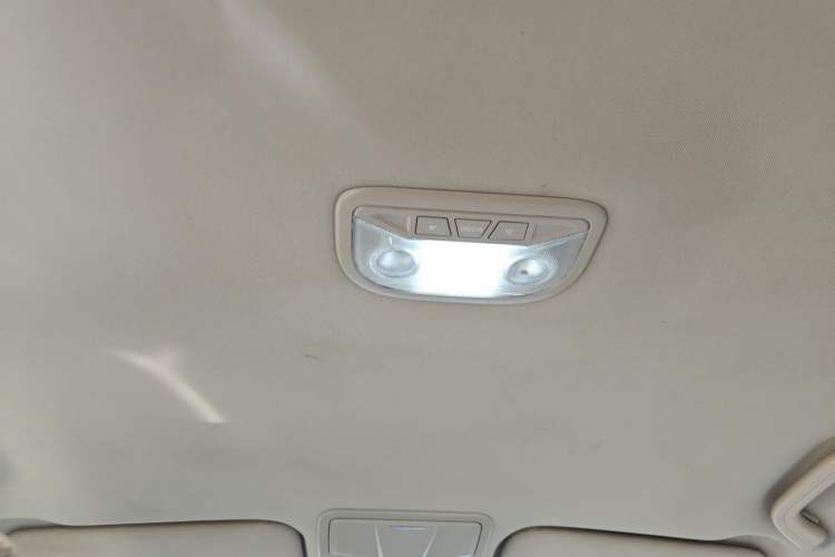 Used Geely Auto Emgrand 2017 Sedan Million Edition 1.5L Manual Luxury Model Headliner