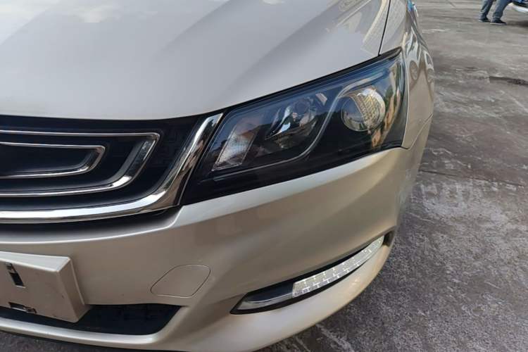 Used Geely Auto Emgrand 2017 Sedan Million Edition 1.5L Manual Upward Connect Version Left Front Headlight