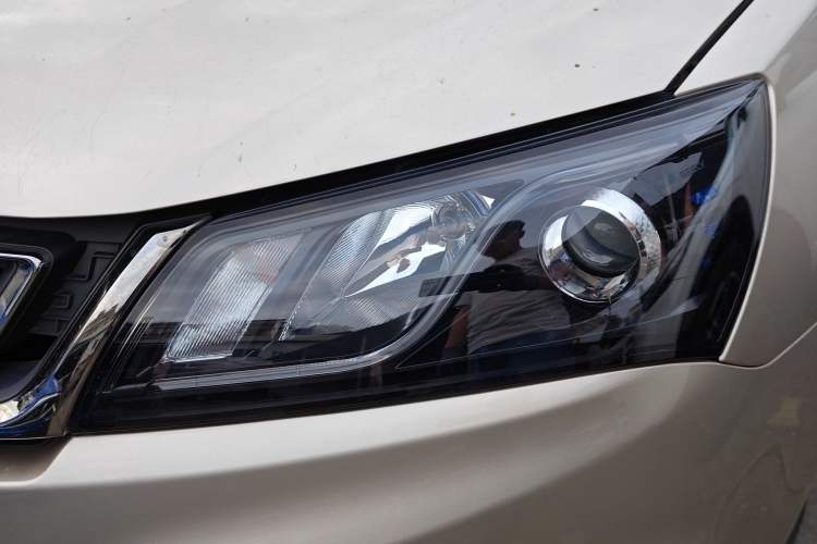 Used Geely Auto Emgrand 2017 Sedan Million Edition 1.5L Manual Luxury Model Left Front Headlight
