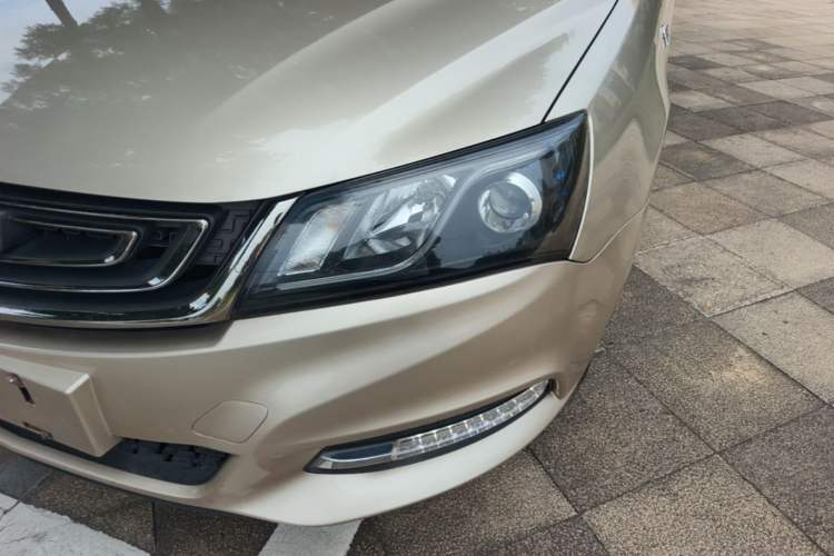 Used Geely Auto Emgrand 2017 Sedan Million Edition 1.5L CVT Upward Version Left Front Headlight