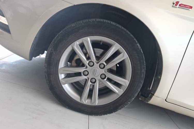Used Geely Auto Emgrand 2017 Sedan Million Edition 1.5L CVT Upward Connectivity Version Left Front Wheel Hub