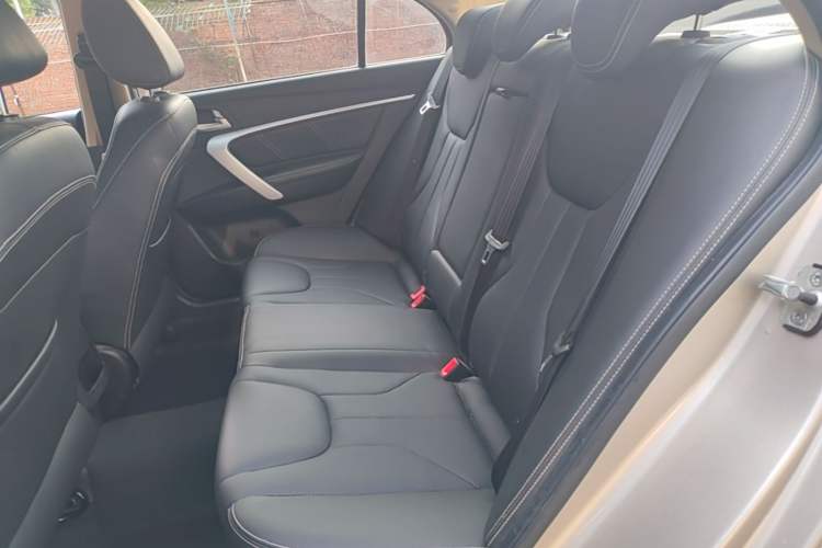 Used Geely Auto Emgrand 2017 Sedan Million Edition 1.5L Manual Upward Connect Version Left Rear Seat