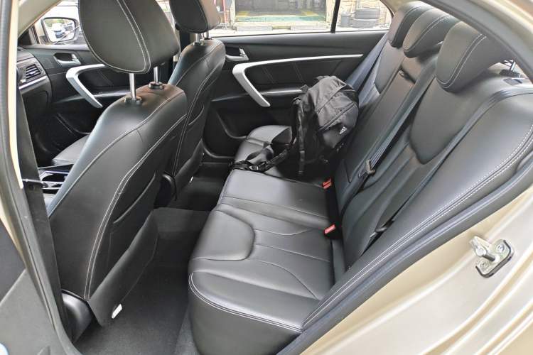 Used Geely Auto Emgrand 2017 Sedan Million Edition 1.5L CVT Upward Version Left Rear Seat
