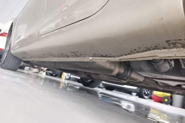 Used Geely Auto Emgrand 2017 Sedan Million Edition 1.5L CVT Upward Connectivity Version Left Side Sill