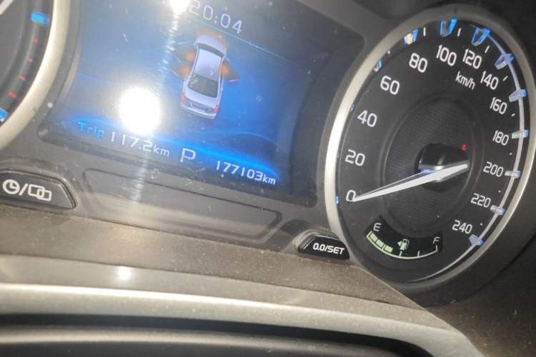 Used Geely Auto Emgrand 2017 Sedan Million Edition 1.5L CVT Upward Version Odometer Close Up