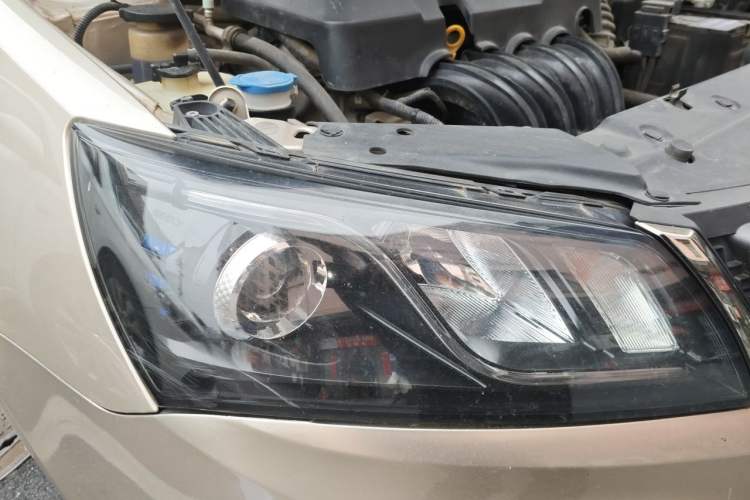 Used Geely Auto Emgrand 2017 Sedan Million Edition 1.5L Manual - Upward Version Right Front Headlight