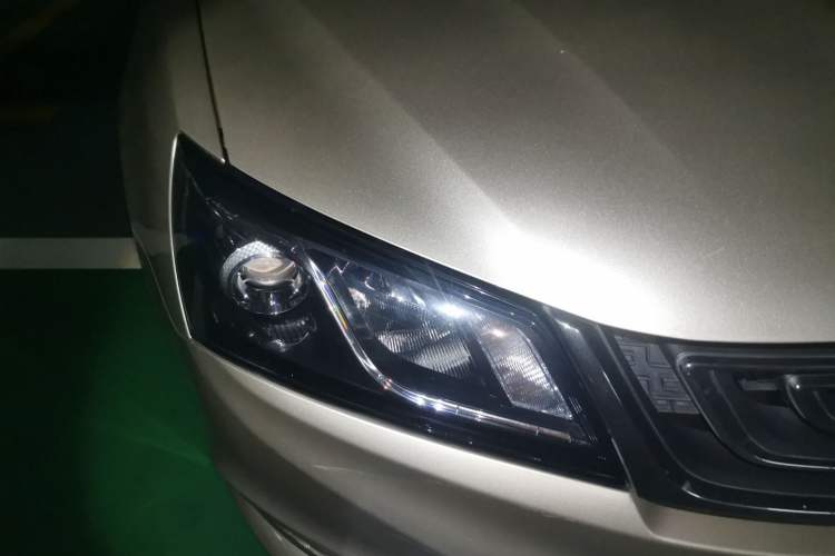 Used Geely Auto Emgrand 2017 Sedan Million Edition 1.5L Manual Luxury Model Right Front Headlight