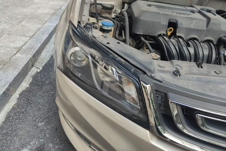 Used Geely Auto Emgrand 2017 Sedan Million Edition 1.5L CVT Upward Connectivity Version Right Front Headlight