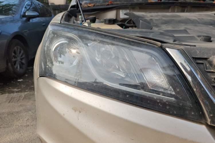 Used Geely Auto Emgrand 2017 Sedan Million Edition 1.3T Manual Top-Grade Version Right Front Headlight
