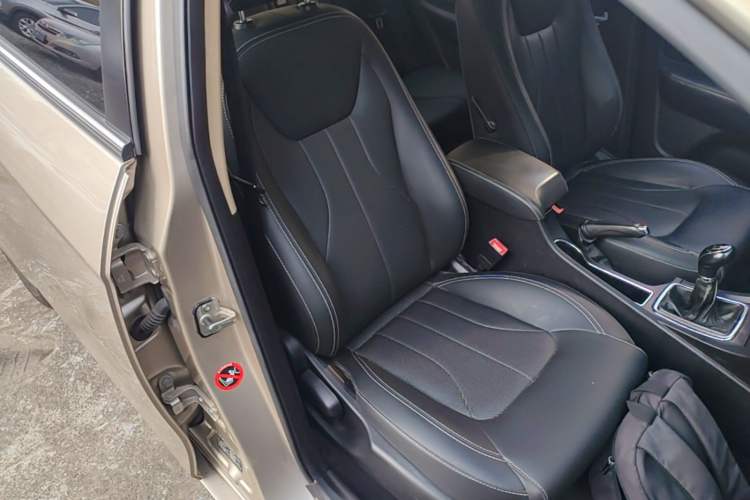 Used Geely Auto Emgrand 2017 Sedan Million Edition 1.5L Manual Upward Connect Version Right Front Seat