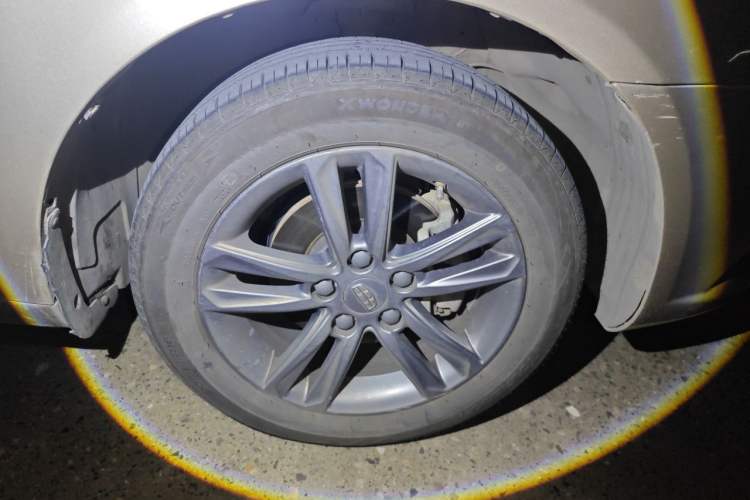 Used Geely Auto Emgrand 2017 Sedan Million Edition 1.5L CVT Upward Version Right Front Wheel Hub