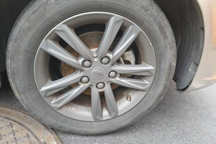 Used Geely Auto Emgrand 2017 Sedan Million Edition 1.5L Manual - Upward Version Right Front Wheel Hub