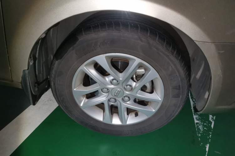 Used Geely Auto Emgrand 2017 Sedan Million Edition 1.5L Manual Luxury Model Right Front Wheel Hub