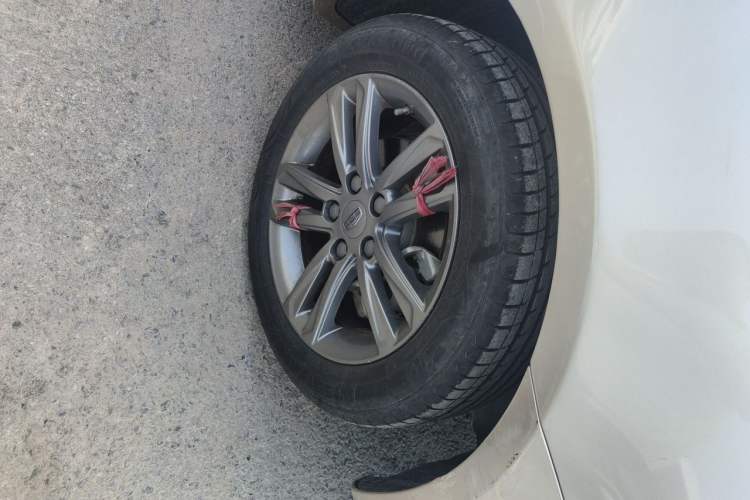 Used Geely Auto Emgrand 2017 Sedan Million Edition 1.5L Manual - Upward Version Right Front Wheel Hub