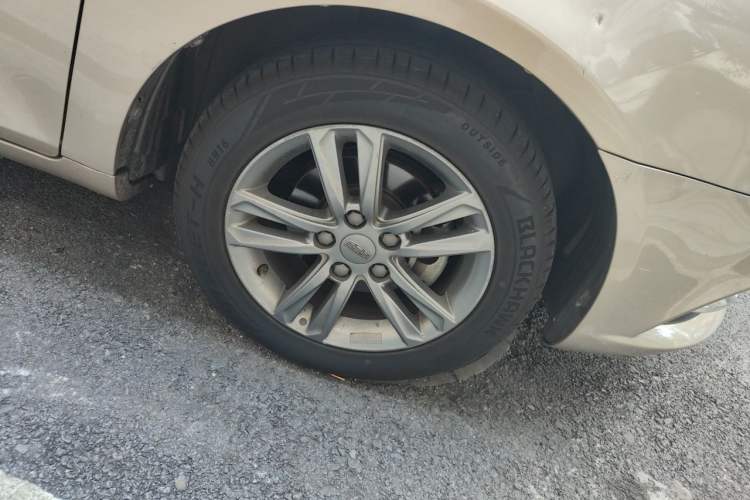 Used Geely Auto Emgrand 2017 Sedan Million Edition 1.5L CVT Upward Connectivity Version Right Front Wheel Hub