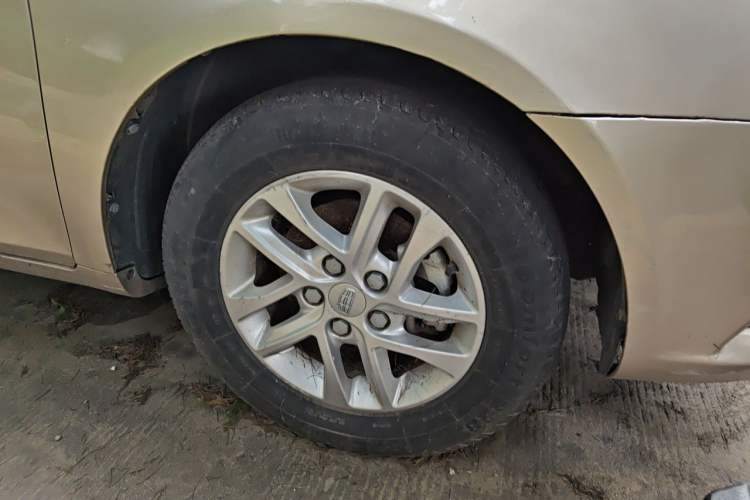 Used Geely Auto Emgrand 2017 Sedan Million Edition 1.5L CVT Luxury Model Right Front Wheel Hub