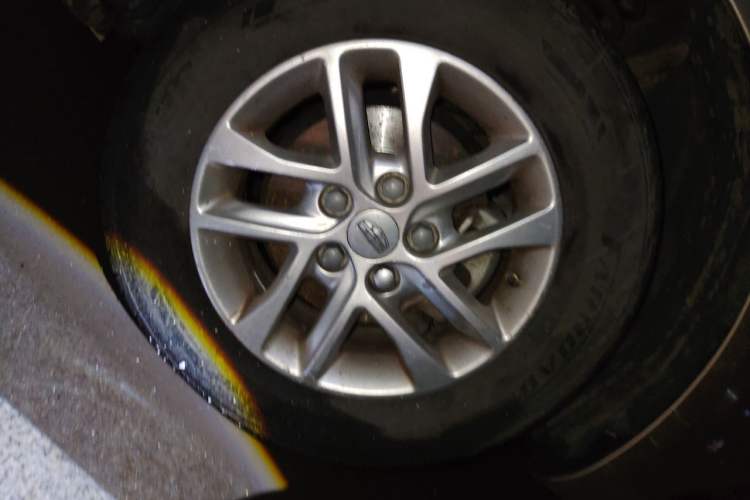 Used Geely Auto Emgrand 2017 Sedan Million Edition 1.5L Manual Fashion Model Right Front Wheel Hub
