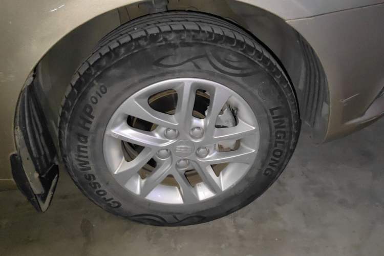 Used Geely Auto Emgrand 2017 Sedan Million Edition 1.5L Manual Luxury Model Right Front Wheel Hub