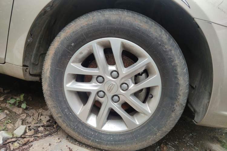 Used Geely Auto Emgrand 2017 Sedan Million Edition 1.5L Manual Luxury Model Right Front Wheel Hub