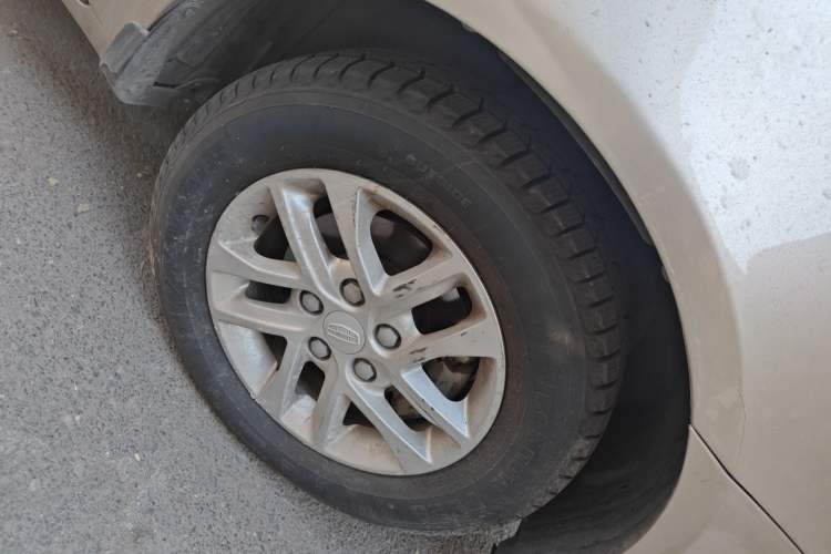 Used Geely Auto Emgrand 2017 Sedan Million Edition 1.5L Manual Luxury Model Right Front Wheel Hub