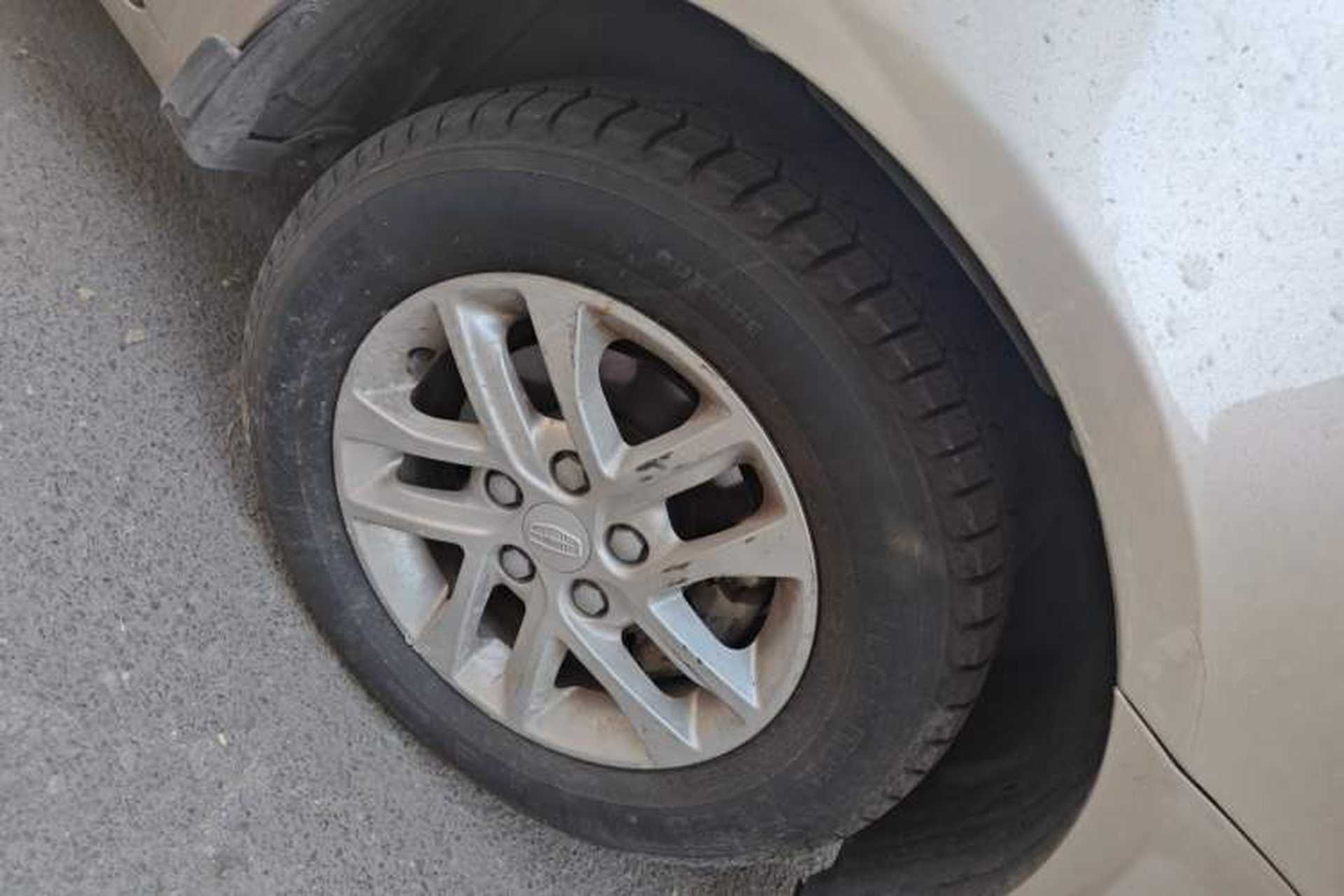 Used Geely Auto Emgrand 2017 Sedan Million Edition 1.5L Manual Luxury Model Right Front Wheel Hub
