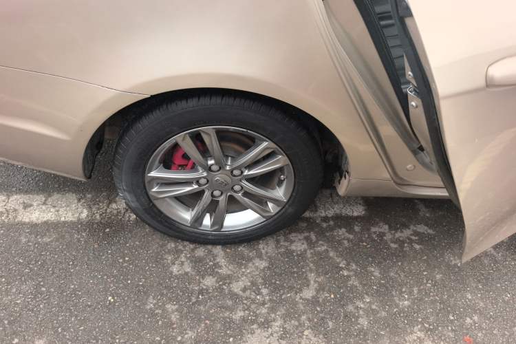 Used Geely Auto Emgrand 2017 Sedan Million Edition 1.3T Manual Top-Grade Version Right Rear Wheel Hub