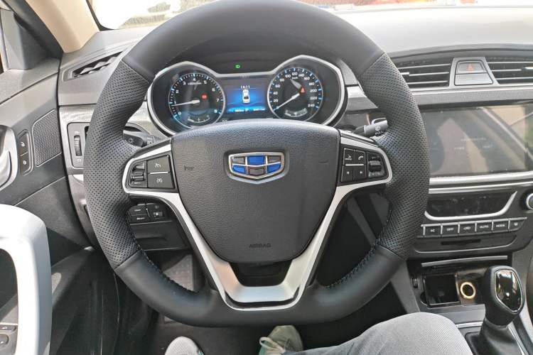 Used Geely Auto Emgrand 2017 Sedan Million Edition 1.5L CVT Upward Version Steering Wheel