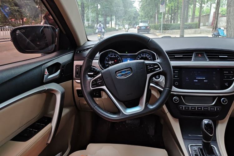 Used Geely Auto Emgrand 2017 Sedan Million Edition 1.5L CVT Luxury Model Steering Wheel
