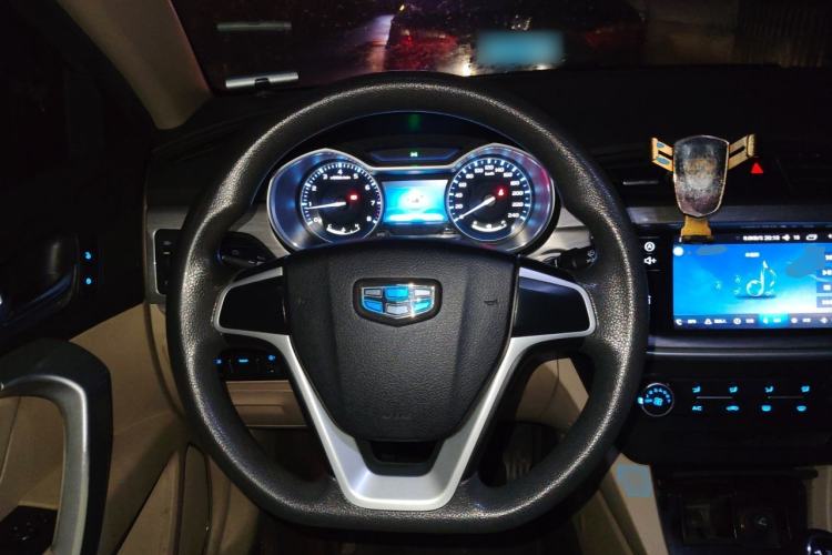 Used Geely Auto Emgrand 2017 Sedan Million Edition 1.5L Manual Fashion Model Steering Wheel
