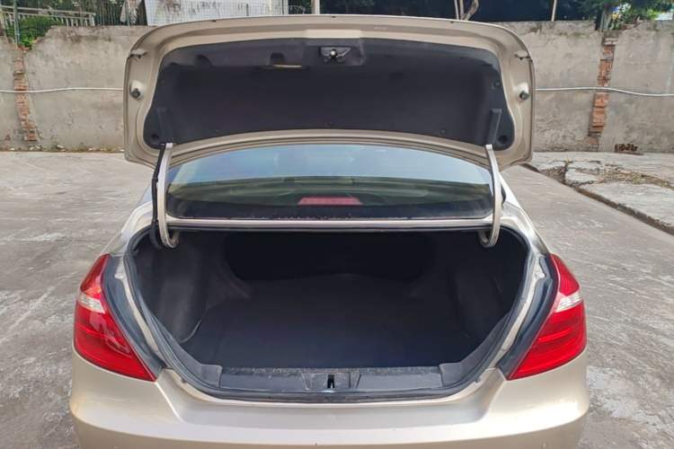 Used Geely Auto Emgrand 2017 Sedan Million Edition 1.5L Manual Upward Connect Version Trunk