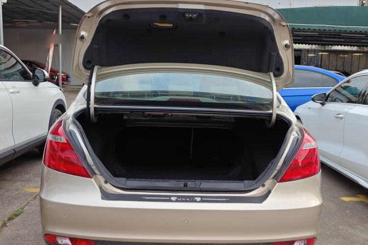 Used Geely Auto Emgrand 2017 Sedan Million Edition 1.5L Manual Luxury Model Trunk