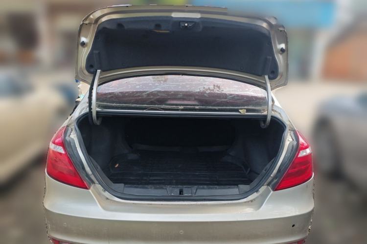 Used Geely Auto Emgrand 2017 Sedan Million Edition 1.3T Manual Top-Grade Version Trunk