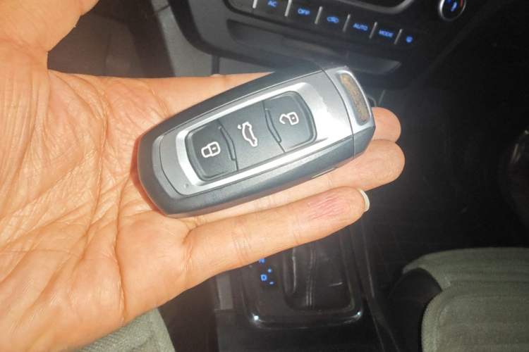 Used Geely Auto Emgrand 2017 Sedan Million Edition 1.5L CVT Upward Version Vehicle Key
