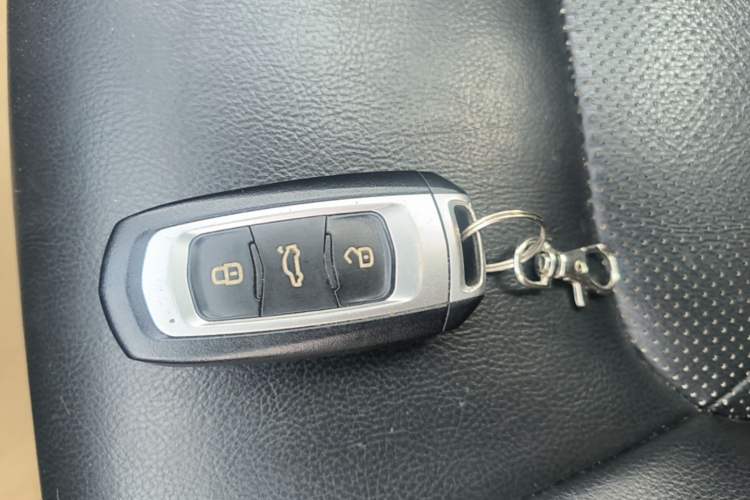Used Geely Auto Emgrand 2017 Sedan Million Edition 1.5L Manual - Upward Version Vehicle Key