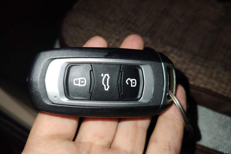 Used Geely Auto Emgrand 2017 Sedan Million Edition 1.5L Manual Fashion Model Vehicle Key