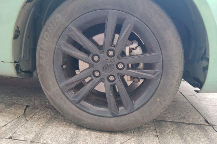 Used Geely Auto Emgrand 2017 Sedan Million Edition 1.5L CVT Upward Version Right Front Wheel Hub