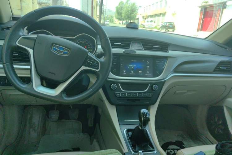 Used Geely Auto Emgrand 2017 Sedan Million Edition 1.5L Manual Luxury Model Center Console