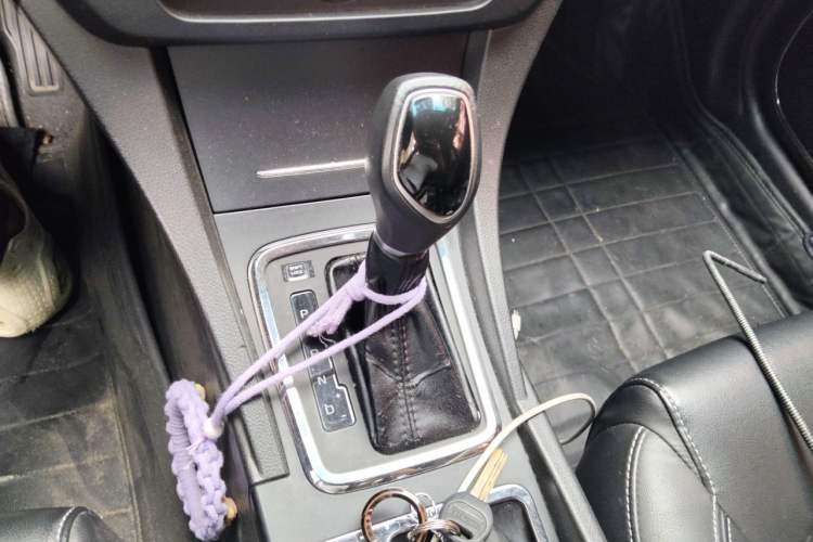 Used Geely Auto Emgrand 2017 Sedan Million Edition 1.5L CVT Upward Version Gear Lever