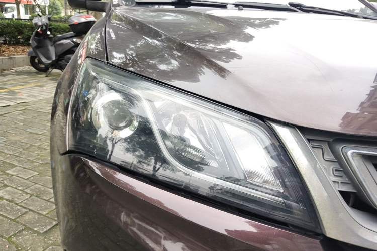 Used Geely Auto Emgrand 2017 Sedan Million Edition 1.5L CVT Upward Version Right Front Headlight