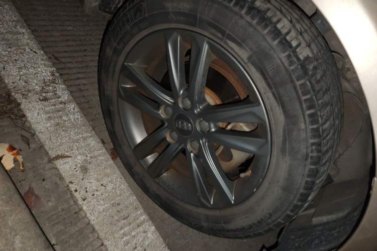 Used Geely Auto Emgrand 2017 Sedan Million Edition 1.5L Manual - Upward Version Right Front Wheel Hub