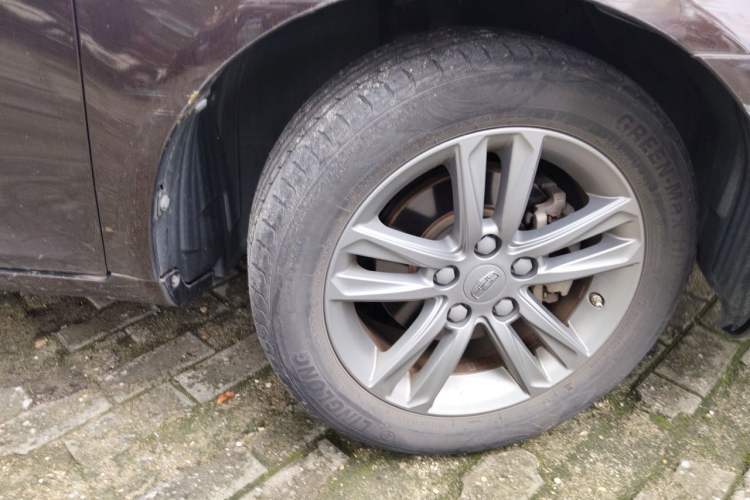 Used Geely Auto Emgrand 2017 Sedan Million Edition 1.5L CVT Upward Version Right Front Wheel Hub