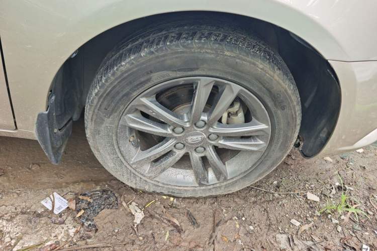 Used Geely Auto Emgrand 2017 Sedan Million Edition 1.5L CVT Upward Connectivity Version Right Front Wheel Hub