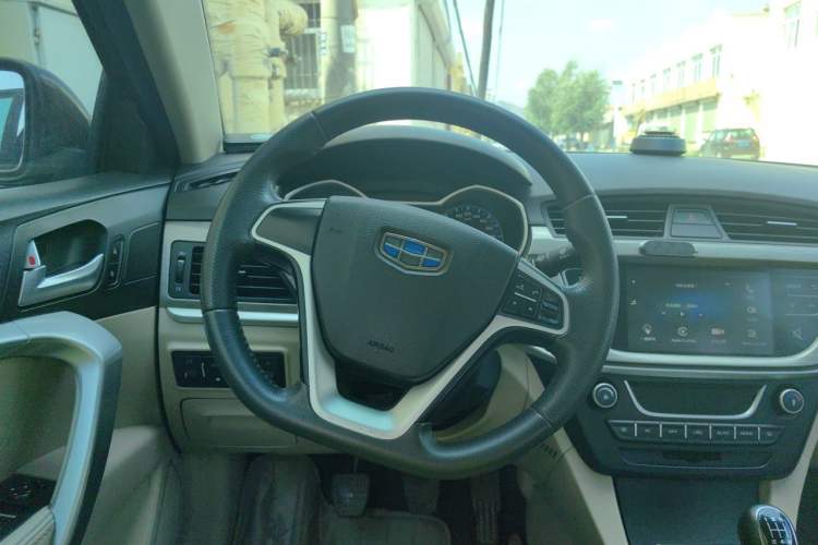 Used Geely Auto Emgrand 2017 Sedan Million Edition 1.5L Manual Luxury Model Steering Wheel