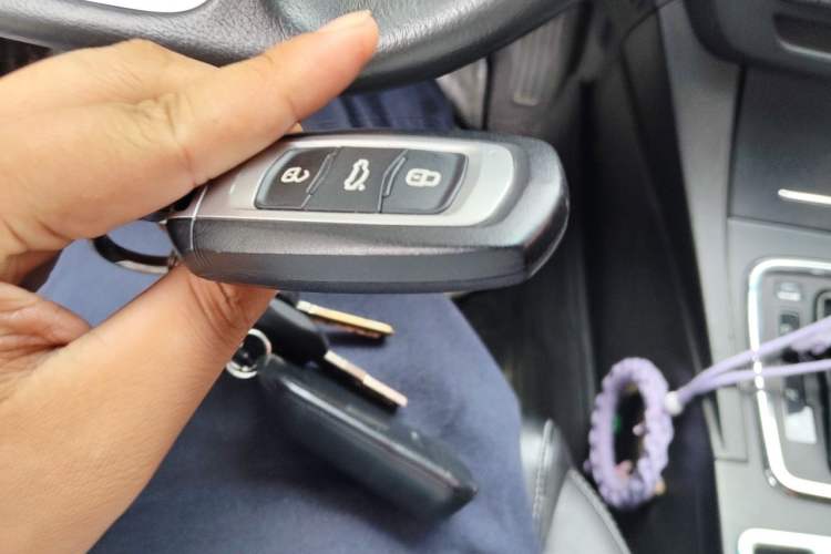 Used Geely Auto Emgrand 2017 Sedan Million Edition 1.5L CVT Upward Version Vehicle Key