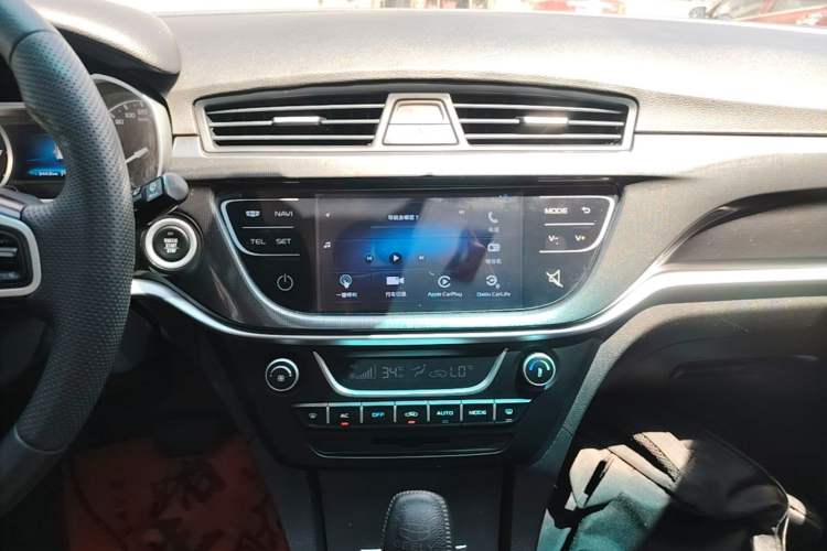 Used Geely Auto Emgrand 2017 Hatchback RS Million Edition 1.5L CVT Upward Version Audio And AC Panel